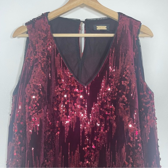 NWT Alexia Admor Sequin Velvet Cold Shoulder Top V-Neck Burgundy Sz M - Picture 6 of 16